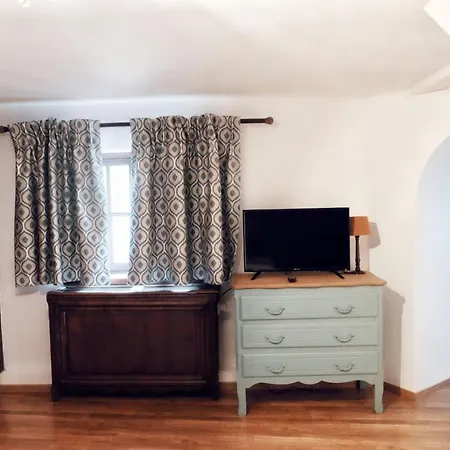 Bed & Breakfast La Bergerie De Lives 4*