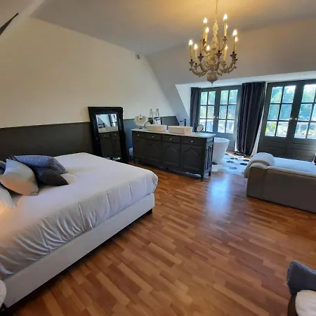 La Bergerie De Lives Bed & Breakfast