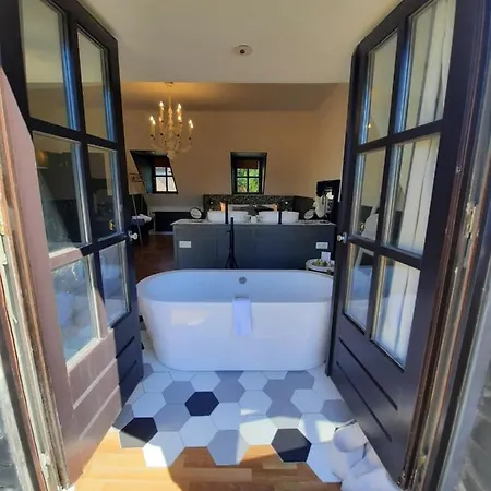 La Bergerie De Lives Bed & Breakfast 4*