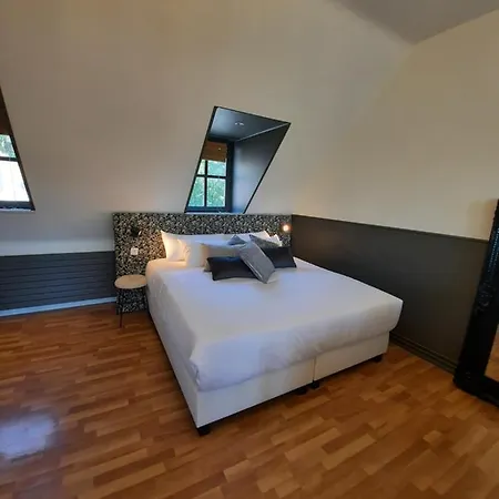 La Bergerie De Lives 4*