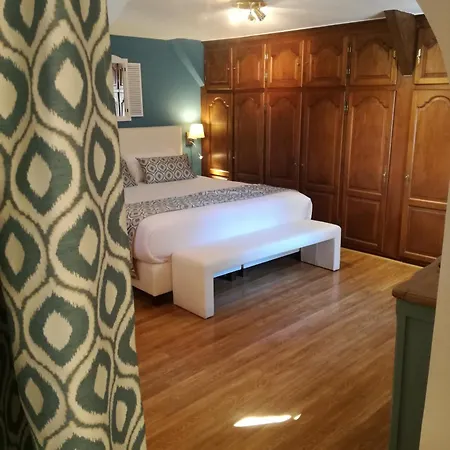 Bed and Breakfast La Bergerie De Lives 4*