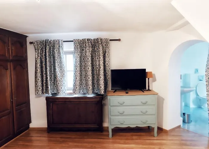 Couette-café La Bergerie De Lives 4*