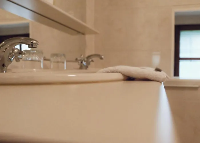 Couette-café La Bergerie De Lives 4*