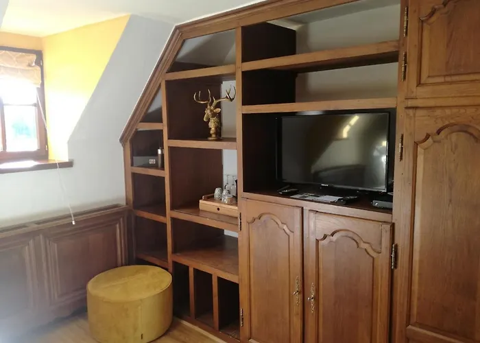 Couette-café La Bergerie De Lives 4*